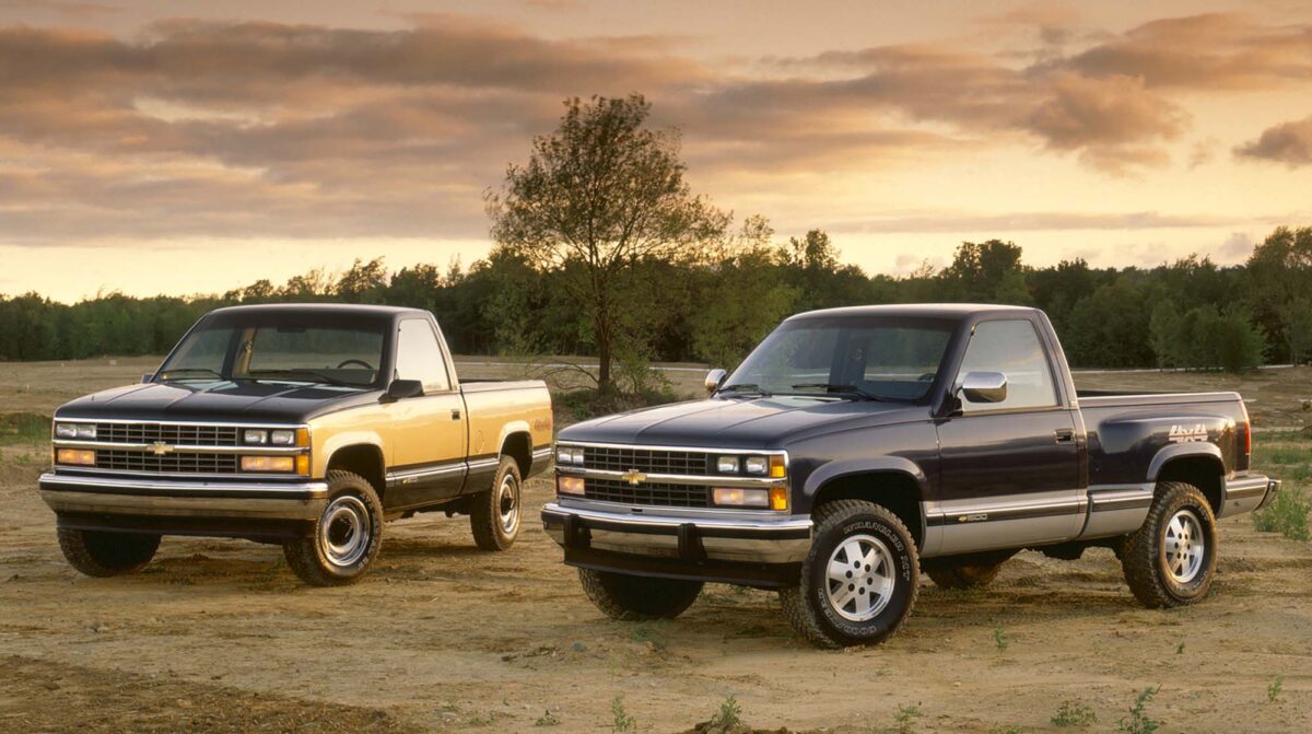 1988 Chevrolet K1500 Silverado (left) 1988 Chevrolet K1500 Sport